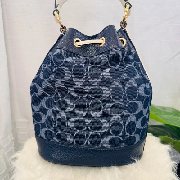 Coach denim bucket bag! EUC!! Like new - Picture 3 of 7
